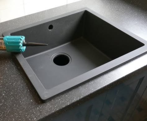 granit spüle wasserhahn einbauen